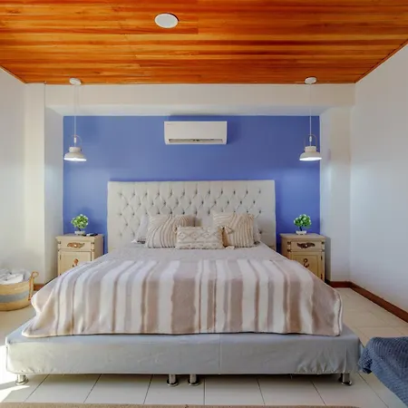 Amplia Habitación Con Vista Al Mar Y Baño Privado Habitación en casa particular *
