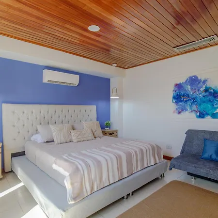 Amplia Habitación Con Vista Al Mar Y Baño Privado Habitación en casa particular *